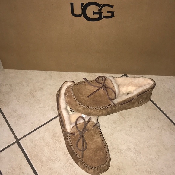 COPY - Women’s UGG DAKOTA CHESTNUT SLIPPERS - Picture 1 of 9